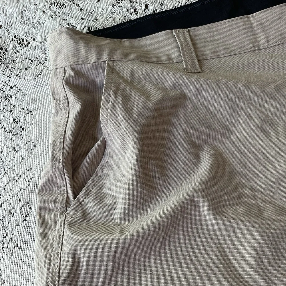 Burnside Men's Tan Shorts Flat Front Button Closure Slash Pockets Size 40